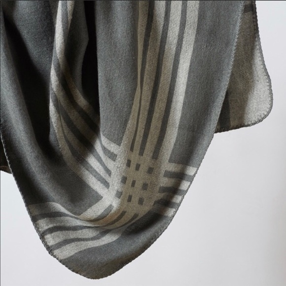 ANTHROPOLOGIE BB Dakota reversible striped poncho - Picture 6 of 8